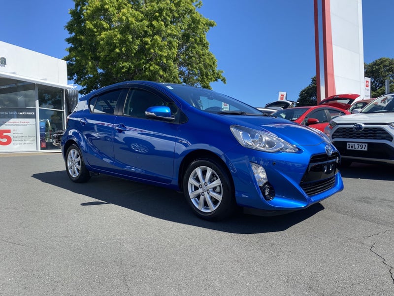 2016 Toyota Aqua 1.5 Hybrid G Soft Leather Hatch image 1