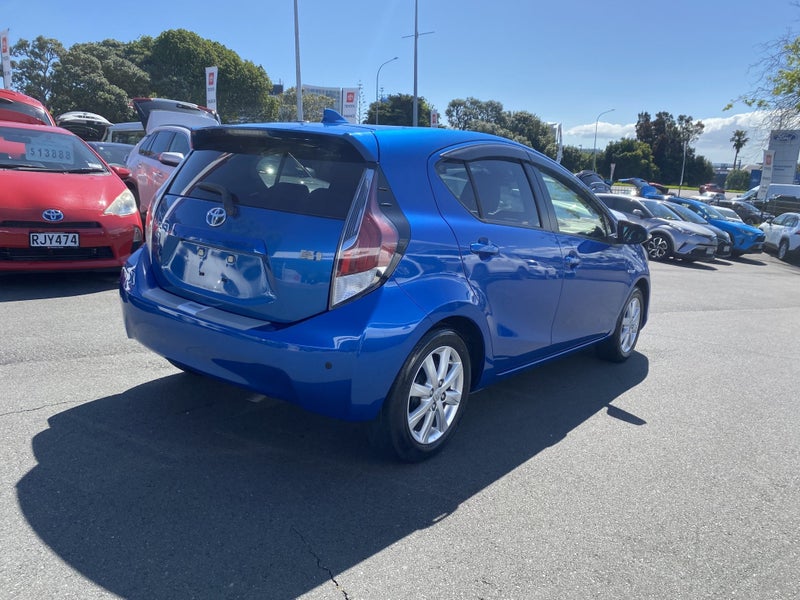 2016 Toyota Aqua 1.5 Hybrid G Soft Leather Hatch image 2