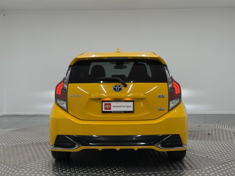 2016 Toyota Aqua 1.5 Hybrid GS Sport image 4