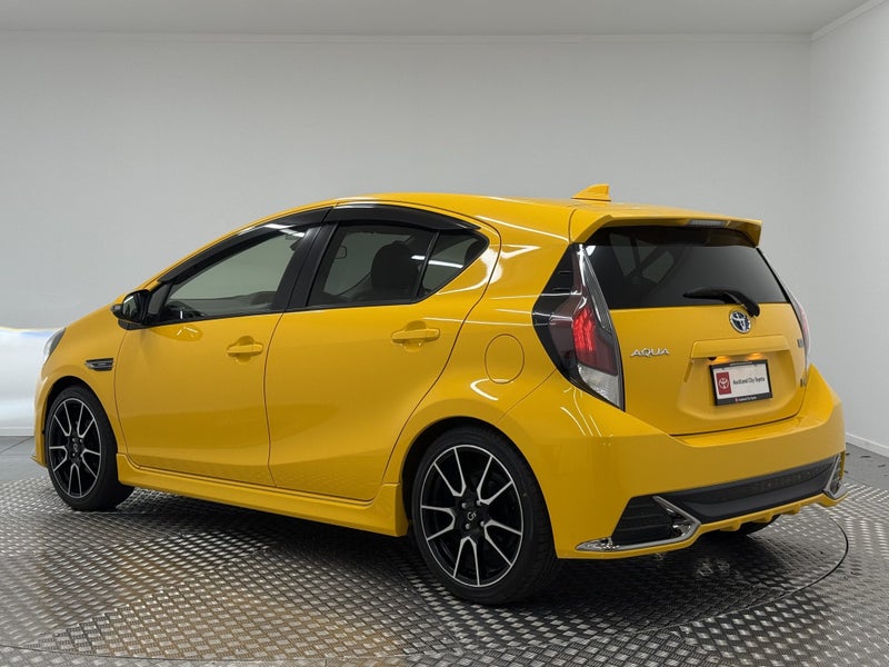 2016 Toyota Aqua 1.5 Hybrid GS Sport image 5