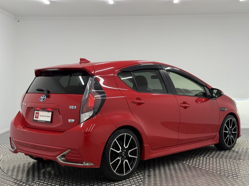 2016 Toyota Aqua 1.5 Hybrid GS Sport image 3