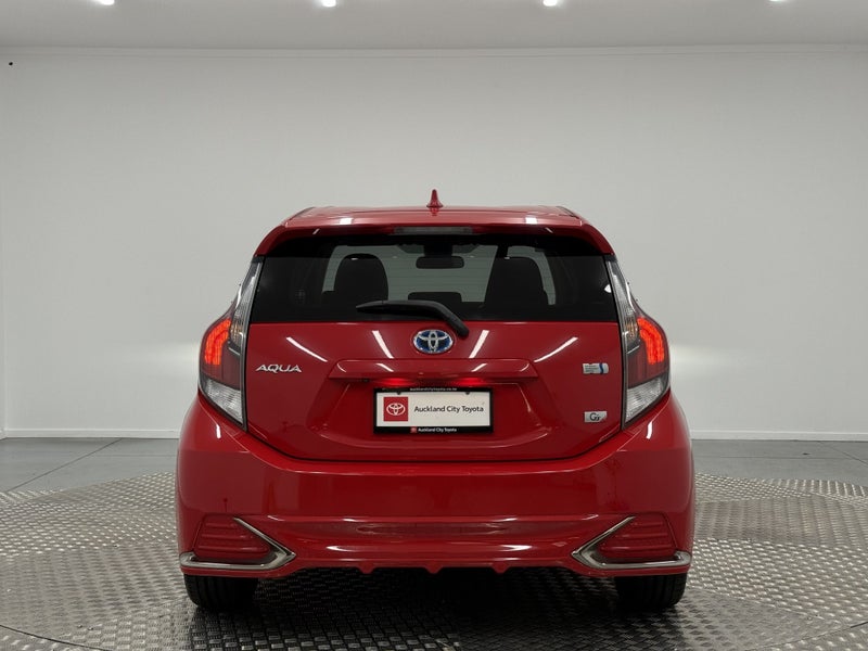 2016 Toyota Aqua 1.5 Hybrid GS Sport image 4