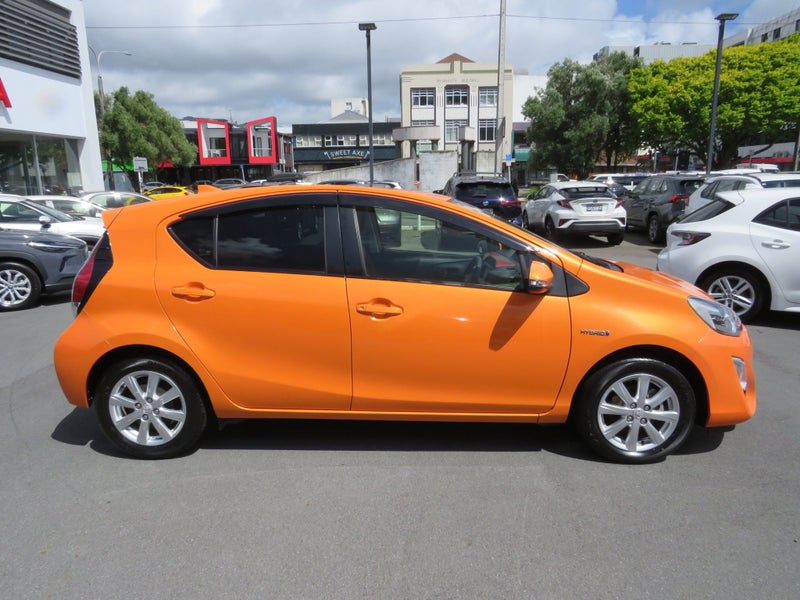 2016 Toyota Aqua 1.5 Hybrid S 5 Dr Hatch CVT image 3