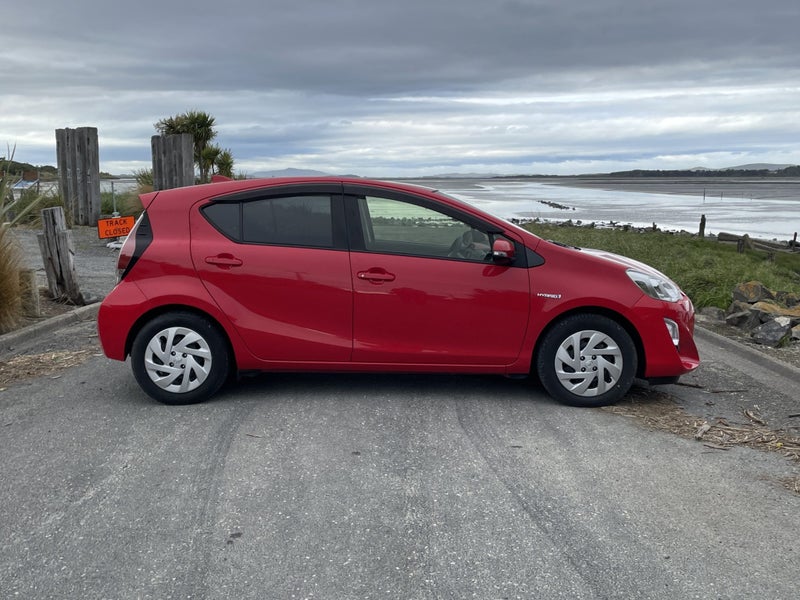 2016 Toyota Aqua 1.5 Hybrid S 5 Dr Hatch CVT 2WD image 3