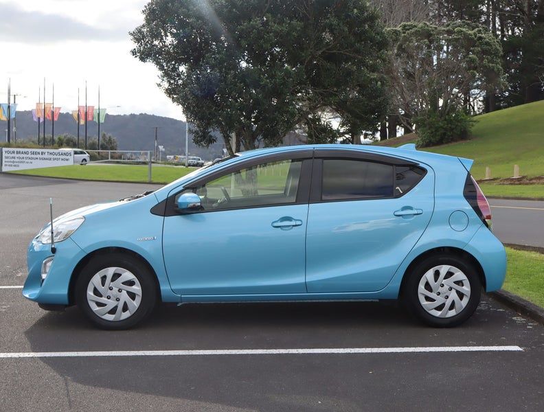 2016 Toyota Aqua 1.5 Hybrid S 5 Dr Hatch CVT 2WD image 3