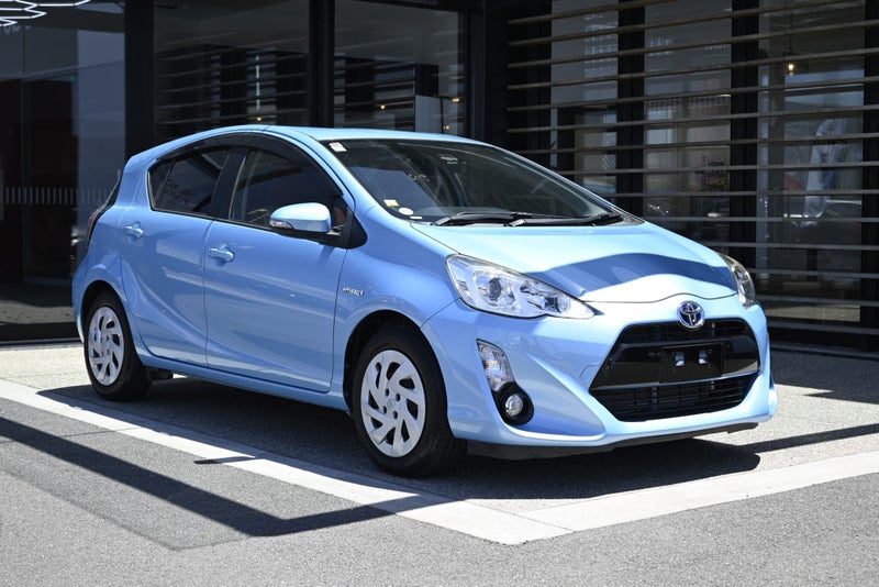 2016 Toyota Aqua 1.5 Hybrid S FWD Hatchback image 1