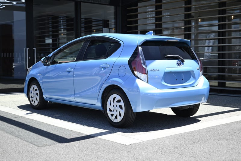 2016 Toyota Aqua 1.5 Hybrid S FWD Hatchback image 2