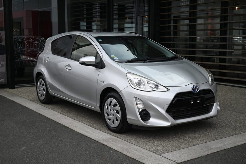 2016 Toyota Aqua 1.5 Hybrid S FWD Hatchback image 1
