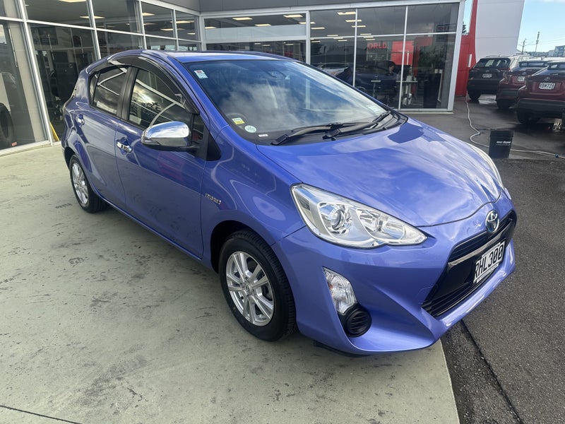 2016 Toyota Aqua 1.5 Hybrid S Hatch - Certified... image 4