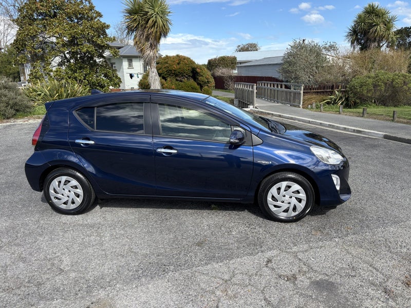 2016 Toyota Aqua 1.5 Hybrid S Style Black 5 Dr... image 3