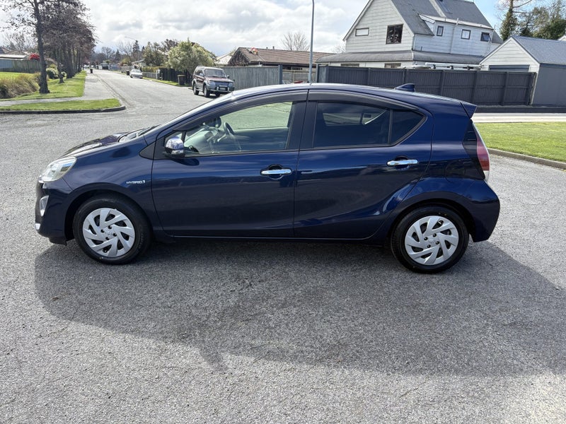 2016 Toyota Aqua 1.5 Hybrid S Style Black 5 Dr... image 5