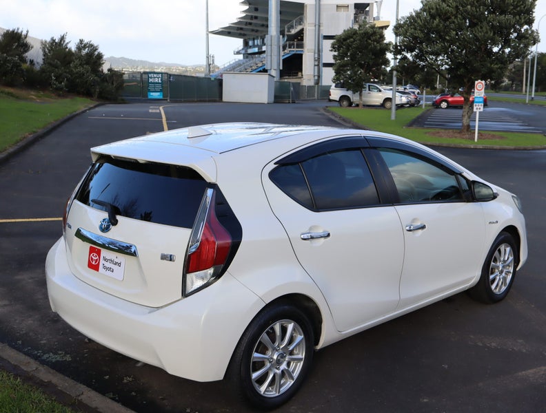 2016 Toyota Aqua 1.5 Hybrid S Style Black 5 Dr... image 2