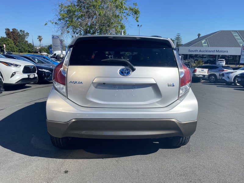 2016 Toyota Aqua 1.5 Hybrid X Urban Hatch image 3