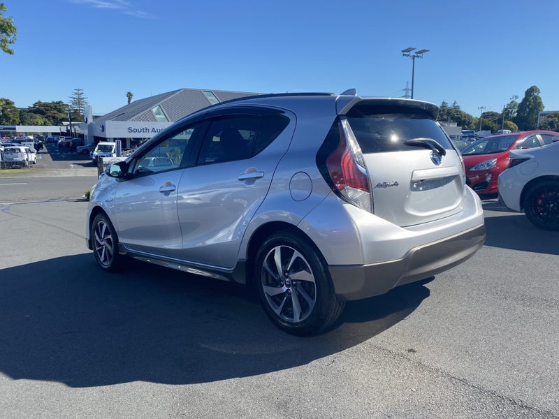 2016 Toyota Aqua 1.5 Hybrid X Urban Hatch image 4