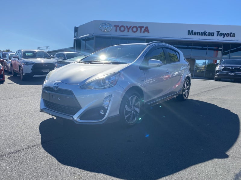 2016 Toyota Aqua 1.5 Hybrid X Urban Hatch image 5