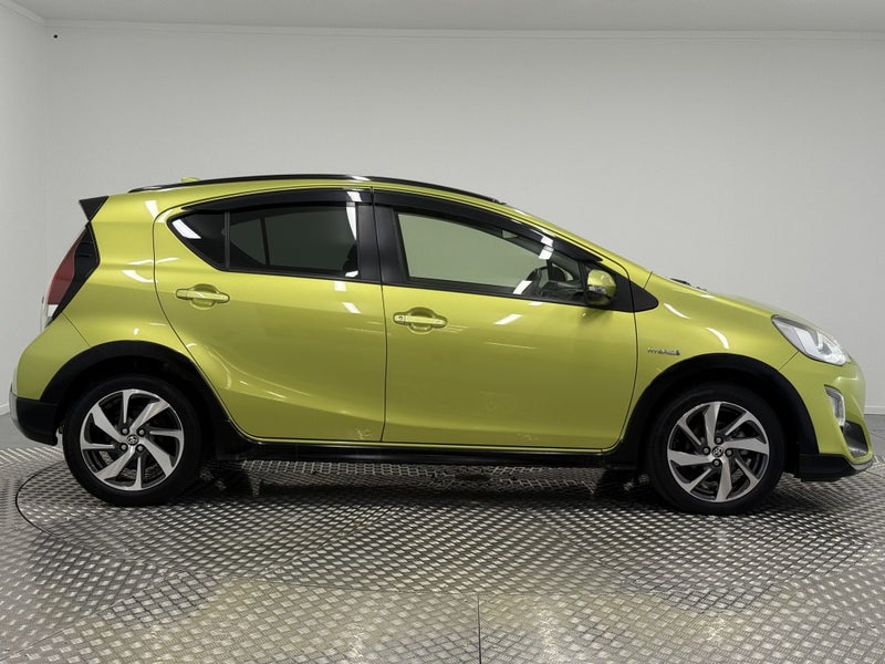 2016 Toyota Aqua 1.5 Hybrid X Urban Solid image 2