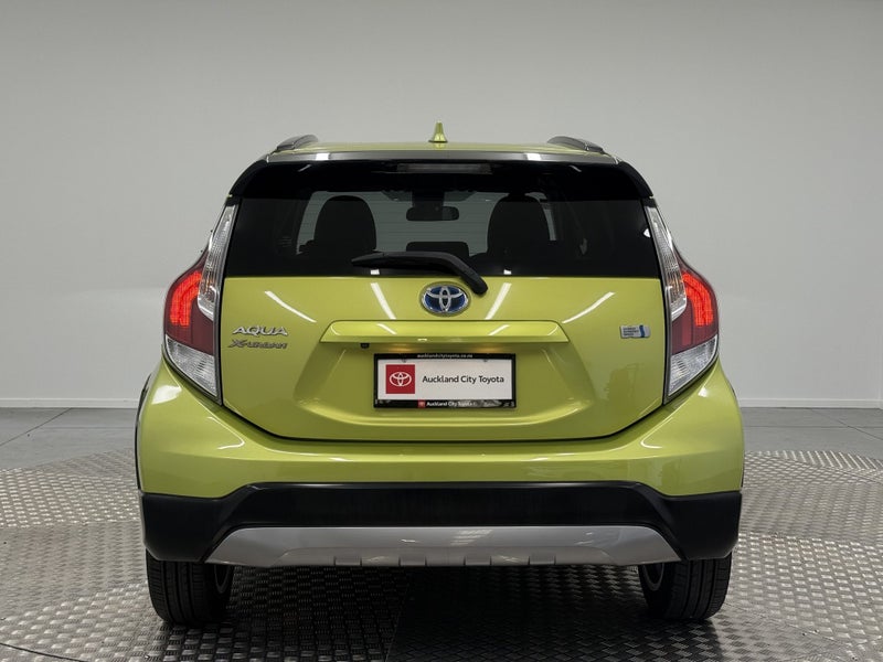 2016 Toyota Aqua 1.5 Hybrid X Urban Solid image 4