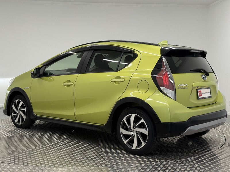 2016 Toyota Aqua 1.5 Hybrid X Urban Solid image 5