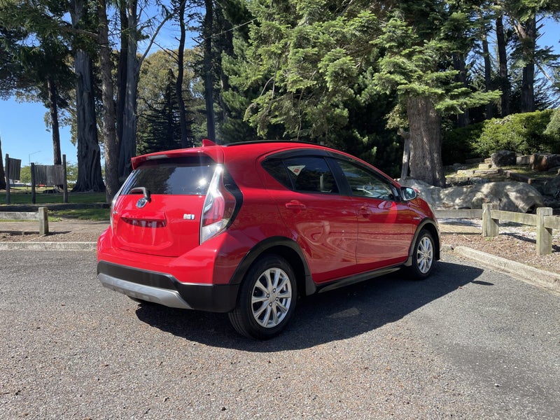 2016 Toyota Aqua 1.5 Hybrid X Urban Solid 5 Dr... image 5