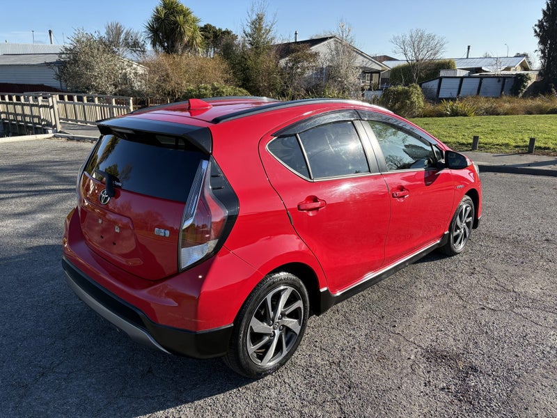 2016 Toyota Aqua 1.5 Hybrid X Urban Solid 5 Dr... image 4
