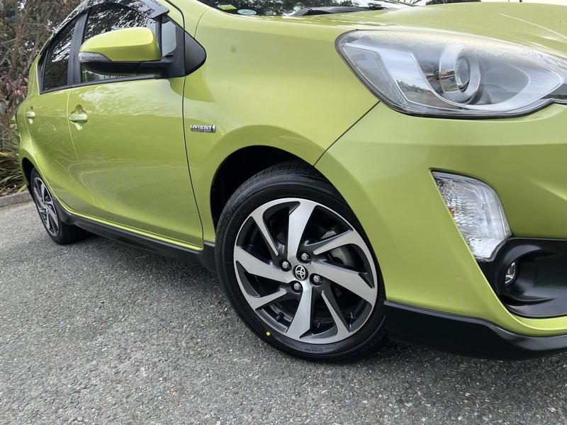 2016 Toyota Aqua 1.5 Hybrid X Urban Solid 5 Dr... image 2