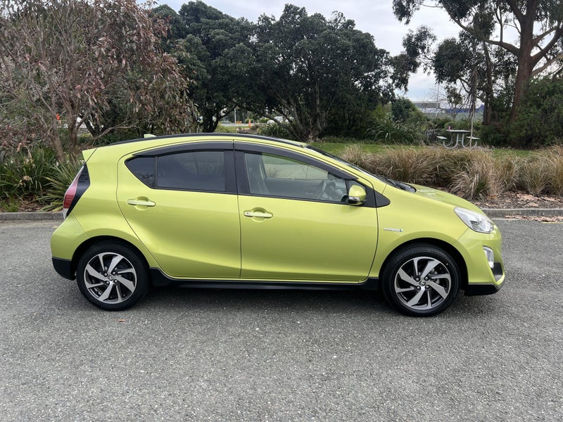 2016 Toyota Aqua 1.5 Hybrid X Urban Solid 5 Dr... image 3