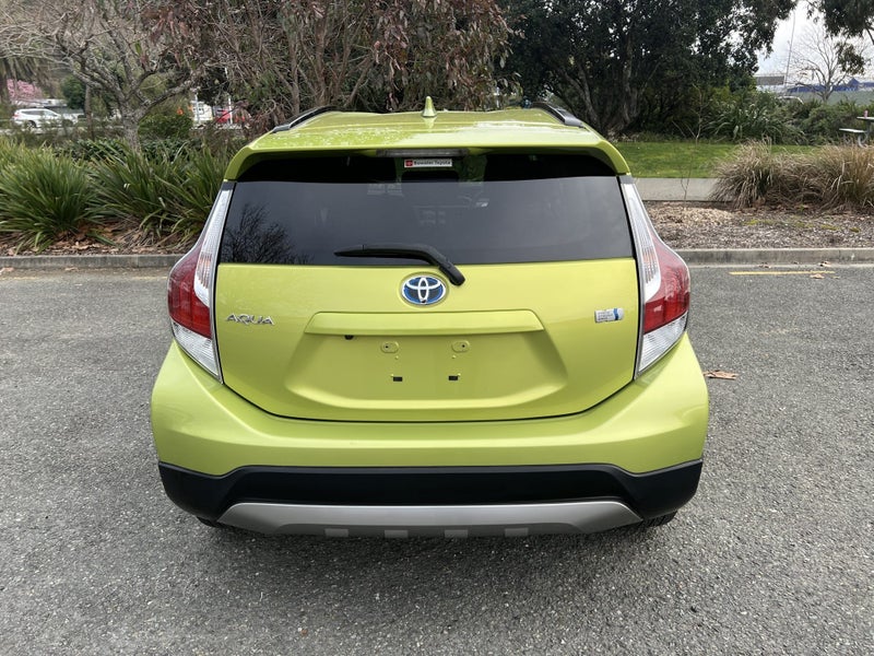 2016 Toyota Aqua 1.5 Hybrid X Urban Solid 5 Dr... image 5