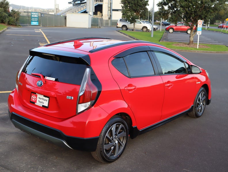 2016 Toyota Aqua 1.5 Hybrid X Urban Solid 5 Dr... image 2