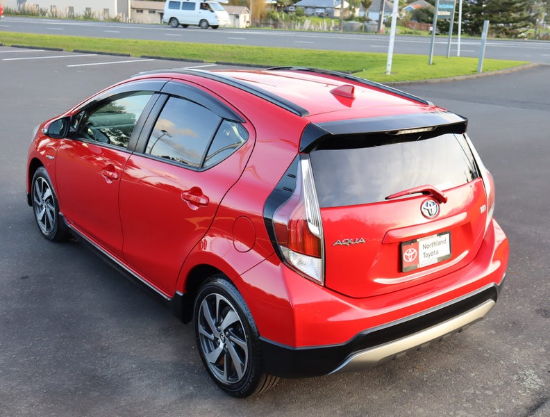 2016 Toyota Aqua 1.5 Hybrid X Urban Solid 5 Dr... image 4