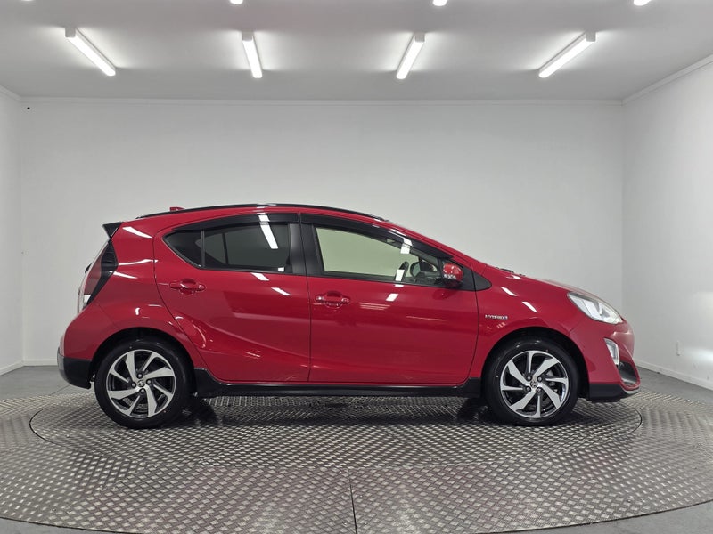 2016 Toyota Aqua 1.5 Hybrid X Urban Solid image 2