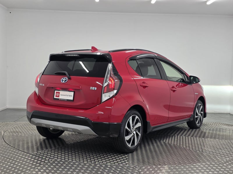 2016 Toyota Aqua 1.5 Hybrid X Urban Solid image 3