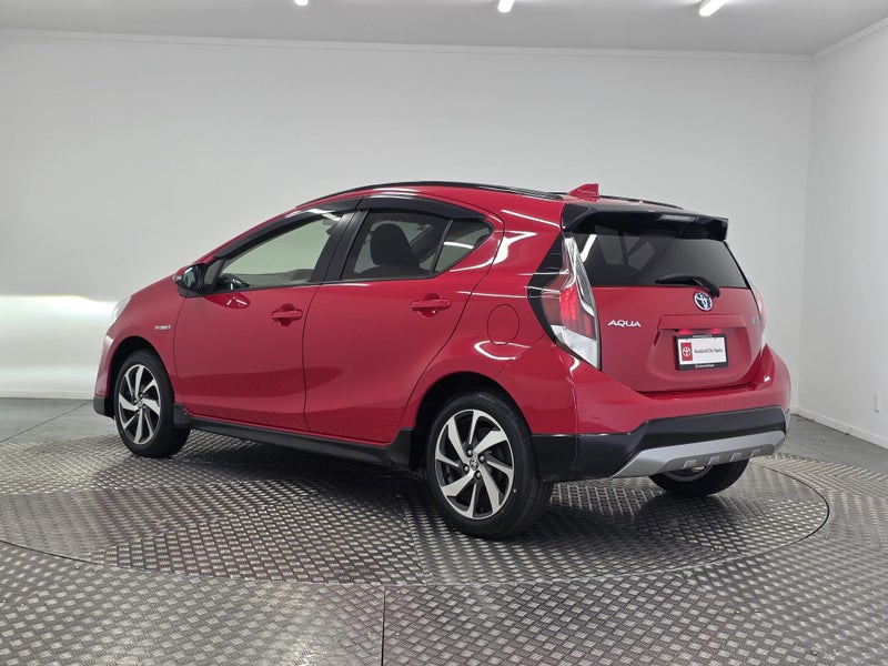 2016 Toyota Aqua 1.5 Hybrid X Urban Solid image 5