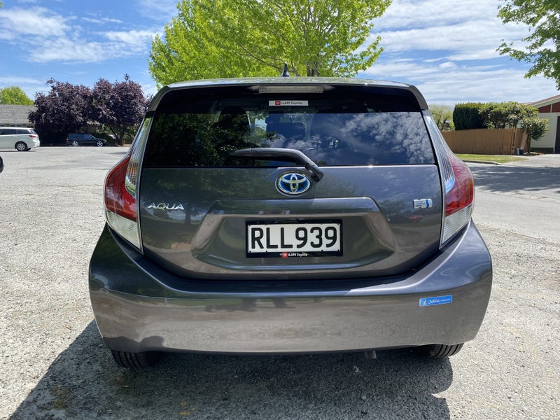 2016 Toyota Aqua 1.5L Petrol Hybrid image 4