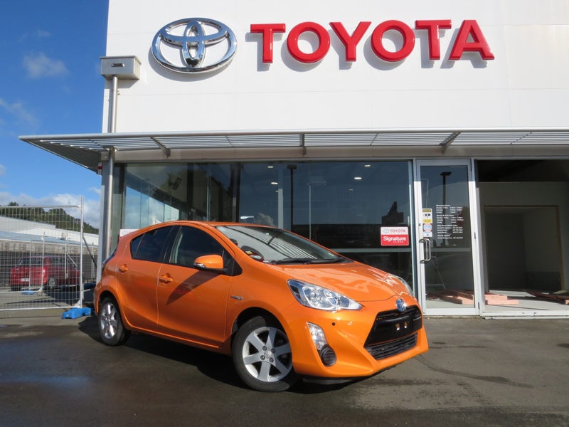 2016 Toyota Aqua image 1