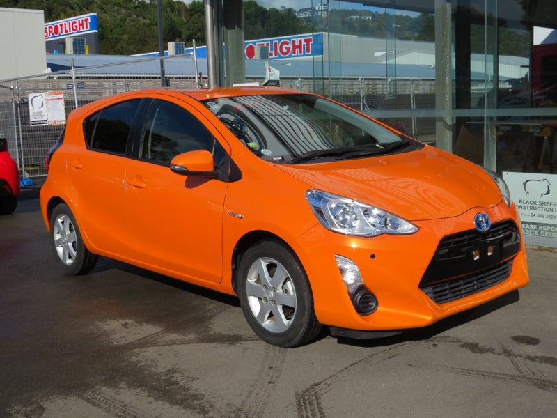 2016 Toyota Aqua image 2