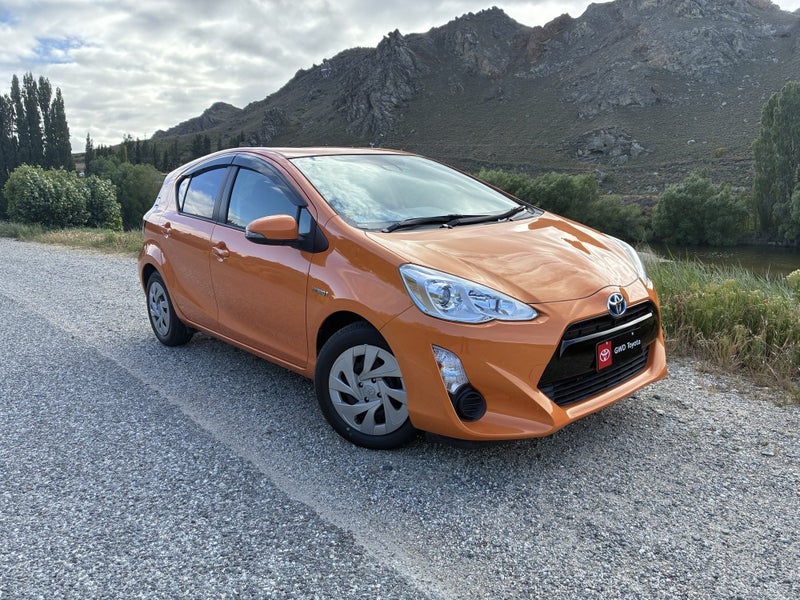 2016 Toyota Aqua Hybrid G image 1