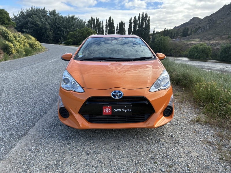 2016 Toyota Aqua Hybrid G image 3