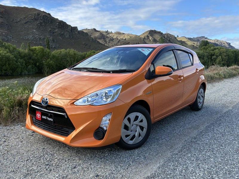 2016 Toyota Aqua Hybrid G image 4