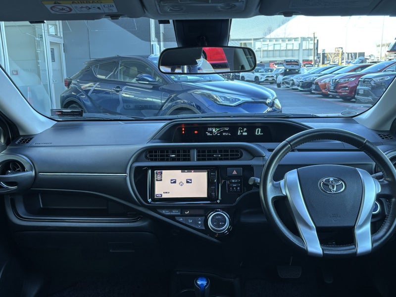 2016 Toyota Aqua (MW) 1.5 Hybrid X Urban image 2