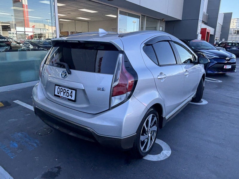 2016 Toyota Aqua (MW) 1.5 Hybrid X Urban image 3