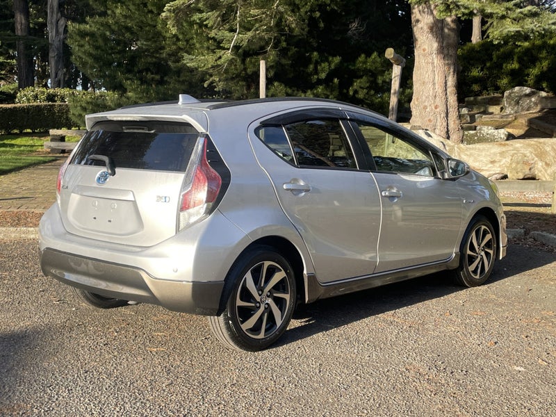 2016 Toyota Aqua X Urban Hybrid image 4