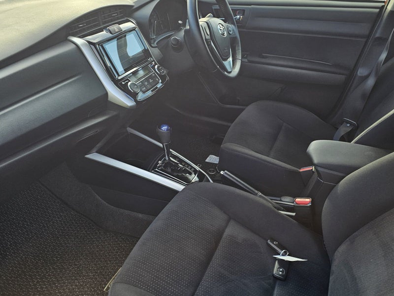 2016 Toyota Corolla Fielder 1.5 Hybrid G 5 Dr W... image 5