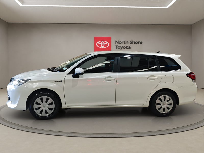 2016 Toyota Corolla Fielder 1.5 Hybrid G 5 Dr W... image 4