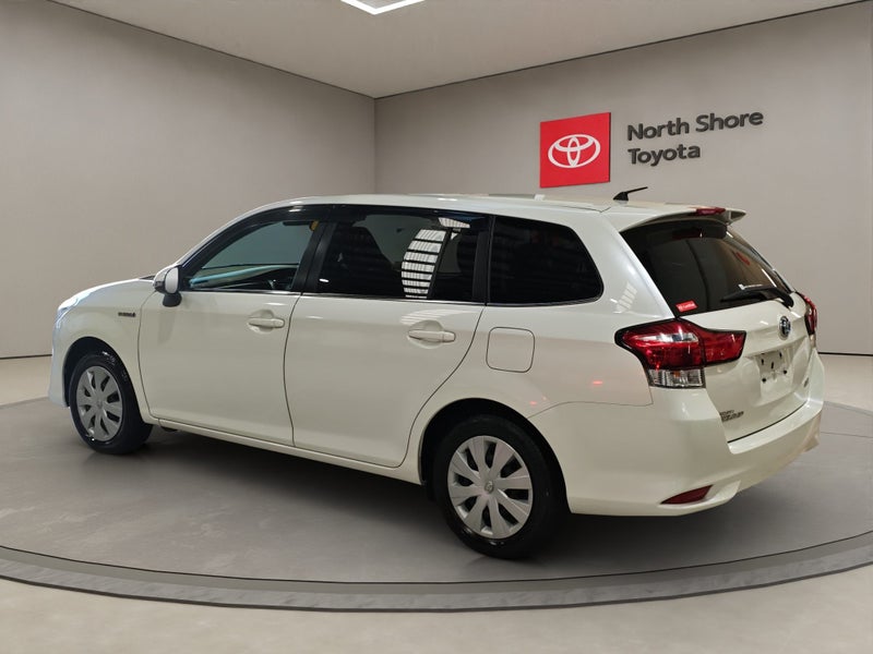 2016 Toyota Corolla Fielder 1.5 Hybrid G 5 Dr W... image 5