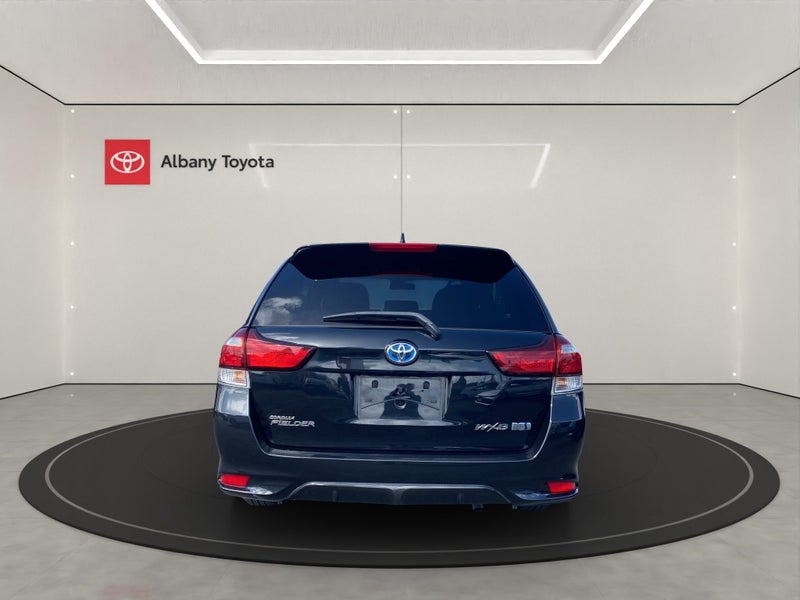 2016 Toyota Corolla Fielder 1.5 Hybrid G WxB 5... image 4