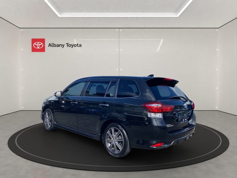 2016 Toyota Corolla Fielder 1.5 Hybrid G WxB 5... image 5