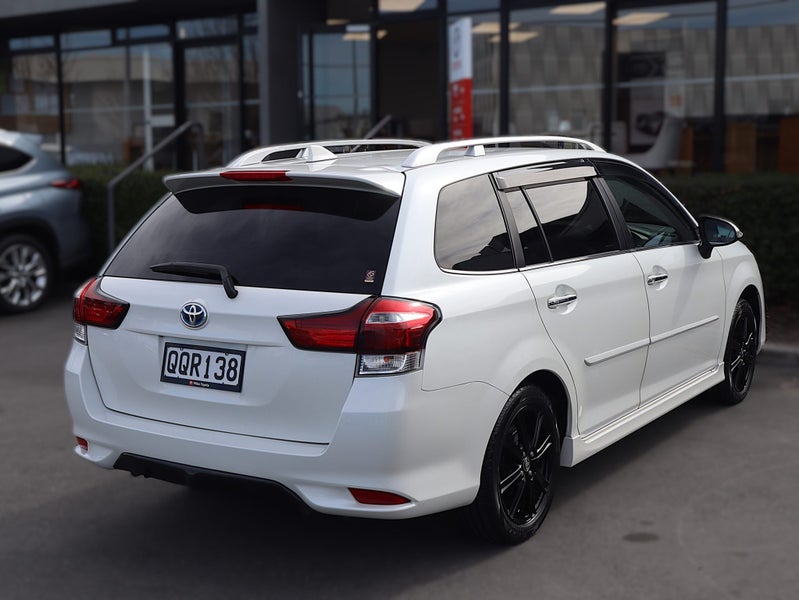 2016 Toyota Corolla Fielder 1.5 Hybrid G WxB image 4