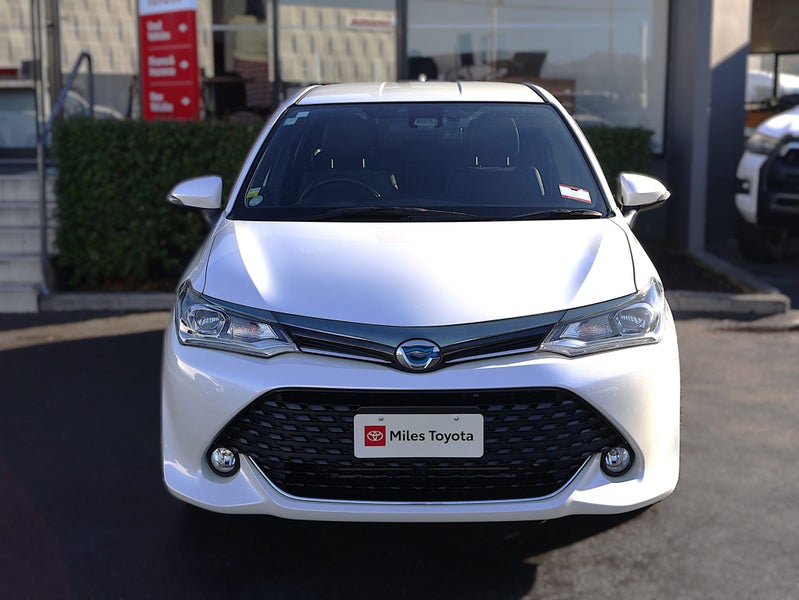 2016 Toyota Corolla Fielder 1.5 Hybrid Wagon image 2