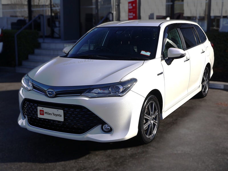 2016 Toyota Corolla Fielder 1.5 Hybrid Wagon image 3