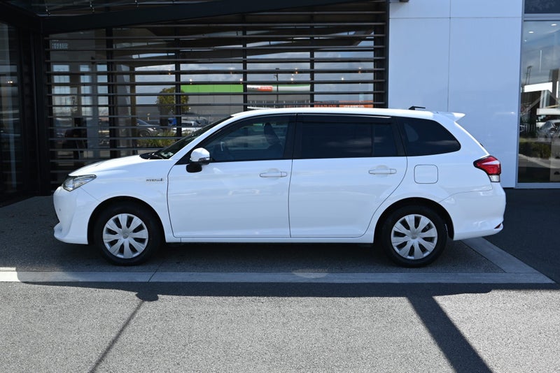 2016 Toyota Corolla Fielder 1.5 Petrol Hybrid E... image 3